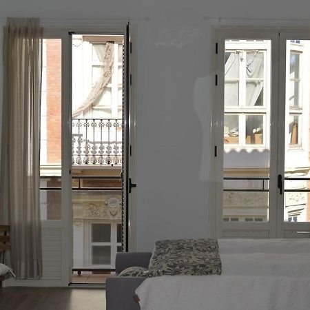 Modern Studio Flat Close To Plaza Merced Малага Екстериор снимка