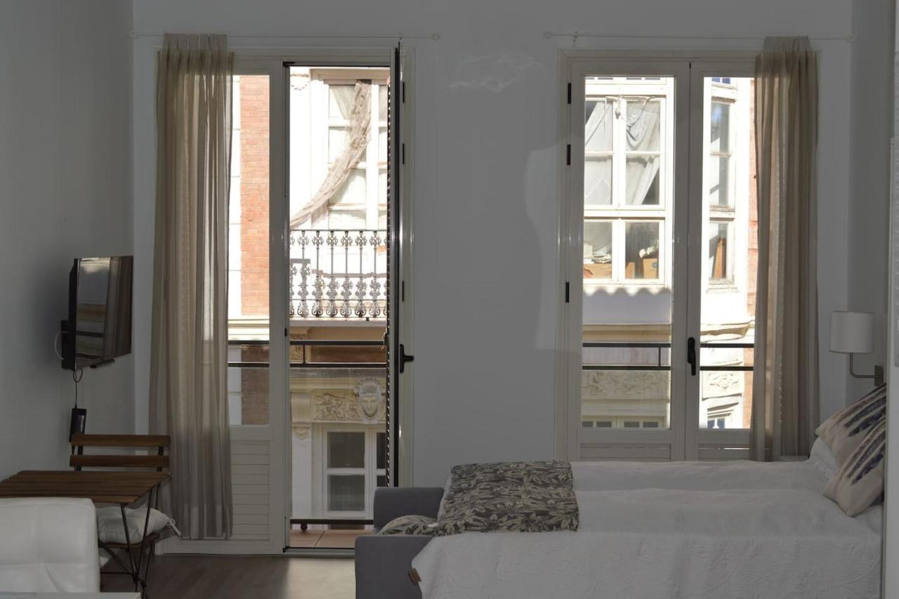 Modern Studio Flat Close To Plaza Merced Малага Екстериор снимка