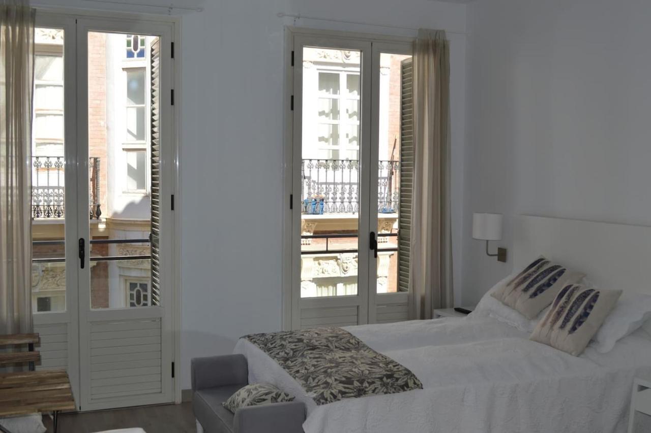 Modern Studio Flat Close To Plaza Merced Малага Екстериор снимка