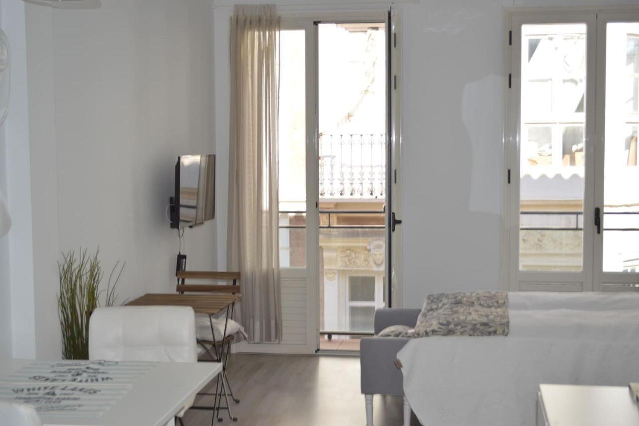 Modern Studio Flat Close To Plaza Merced Малага Екстериор снимка